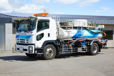 バキューム車　（NO.1127） 最大積載量　7,500kg（タンク：7,100kg　水タンク：400kg） 高圧洗浄装置付　　6.86MPa　　37Ⅼ/min