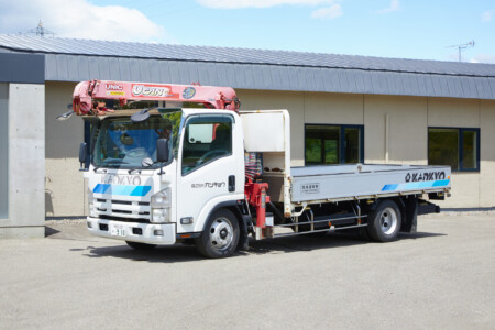 セルフクレーン車 最大積載量　3,500㎏ クレーン3段